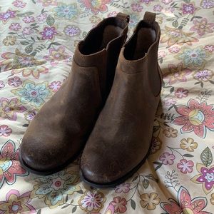 UGG Bonham ll Leather Sherpa lined ankle booties New!!